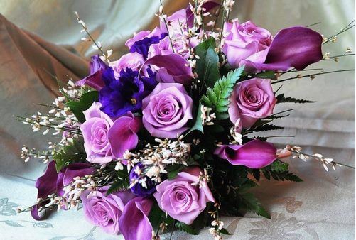 Цветы на свадебной машине